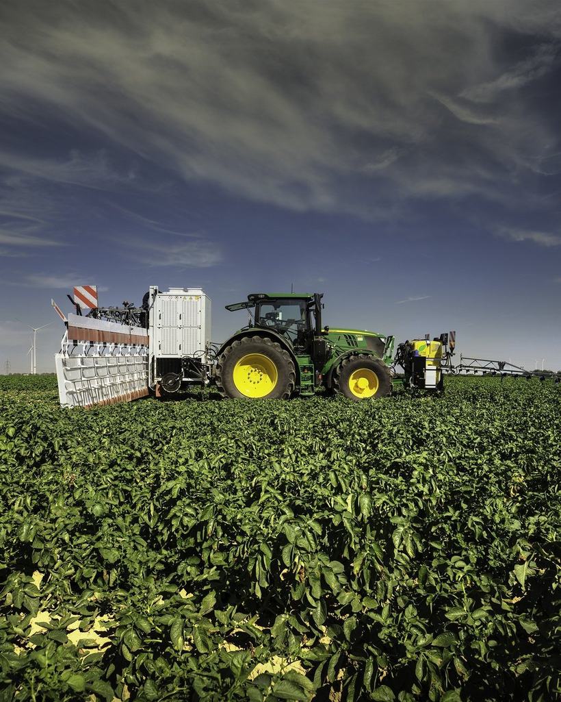 Untreated potato canopy with the epc.160 working in the field